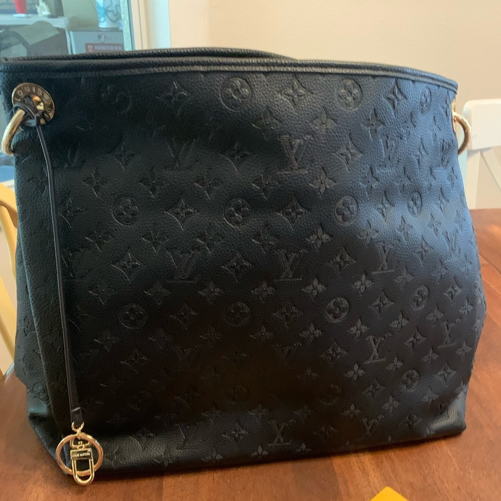 Beautiful LV Artsy MM Monogram Empriente Leather in Black!!! Will not last!!